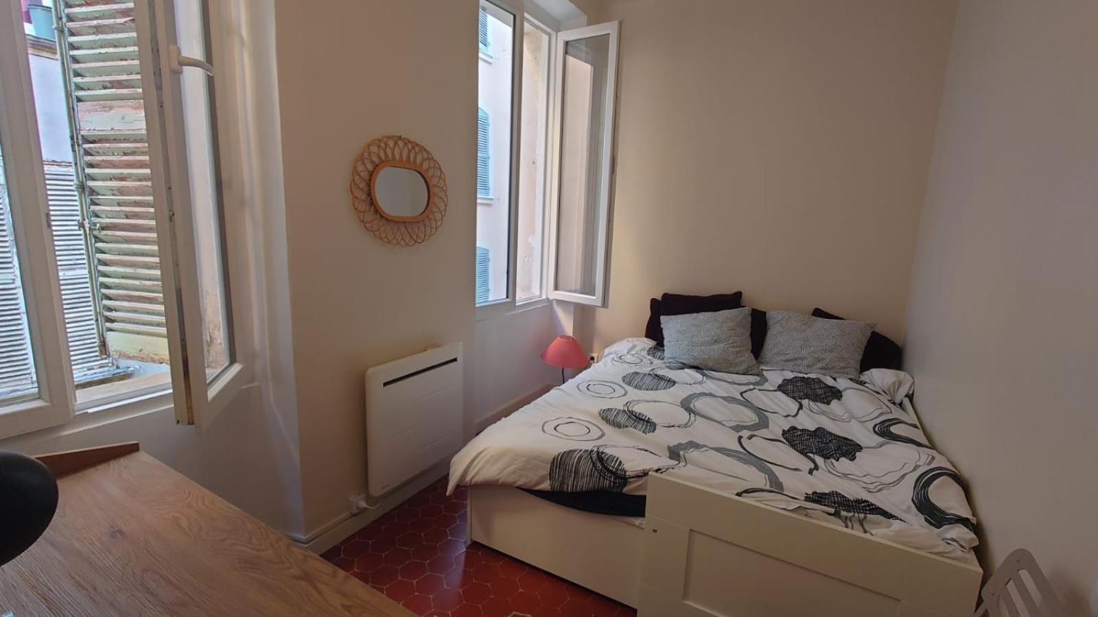 Appartement De Charme - Wifi - Centre Historique Tolone Esterno foto